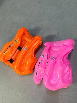 COLETE INFLAVEL INFANTIL COM FECHOS DE SEGURANÇA