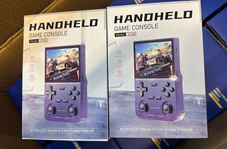 Game console Handhelo